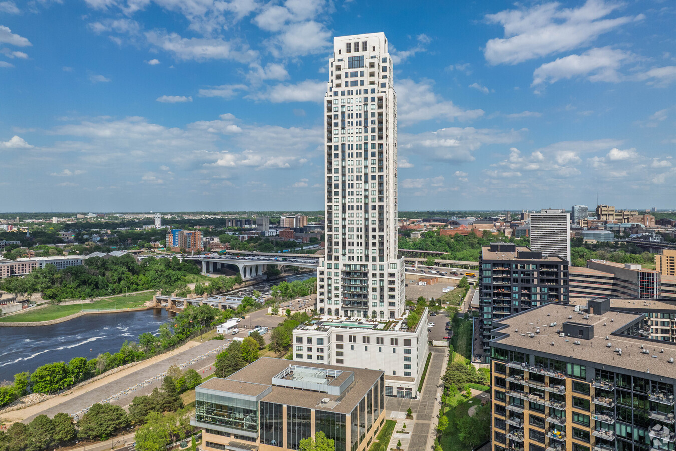 Eleven - Eleven Apartments