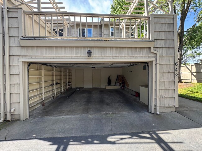 Photo - 642 Commons Dr