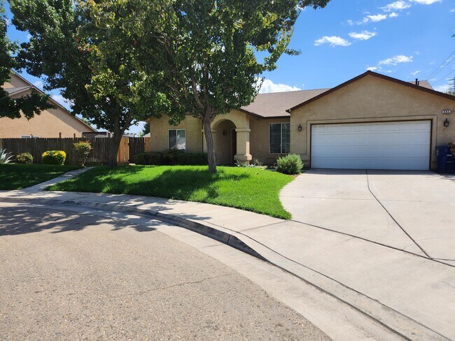 Photo - 682 W Forest St