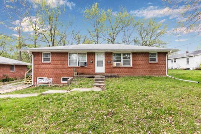 Building Photo - 1BR/1BA Duplex in Convenient Location! Har... Unit Ash-1408 Rental