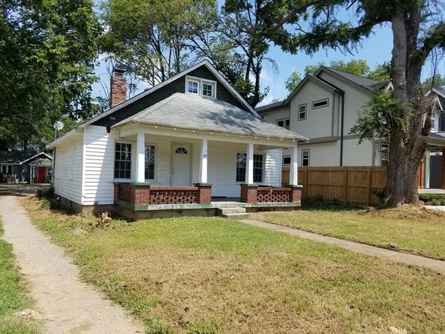 Building Photo - Wedgewood Houston!!! 3 Bed 1 Bath House Convenient to Belmont, Lipscomb & Vandy!