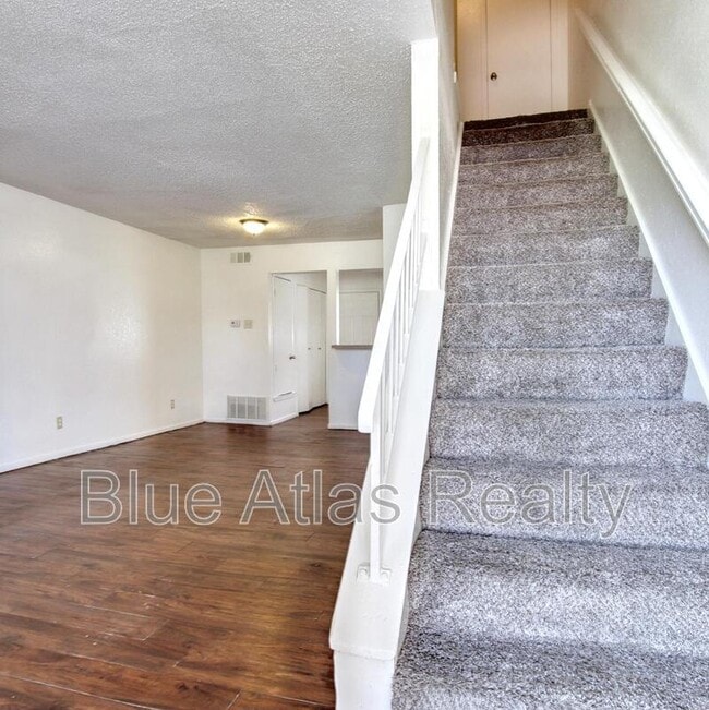 Photo - 2718 Wimbledon Ct