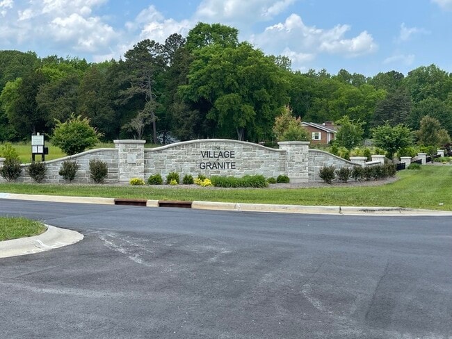 Photo - 1020 Standing Oak Dr