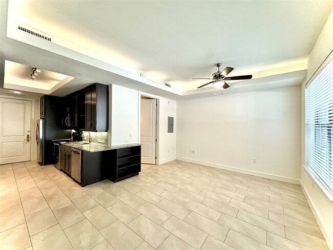 Photo - 2303 Mid Ln