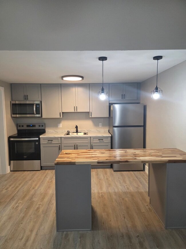 Building Photo - Holly Park Square Apartments Unit 803