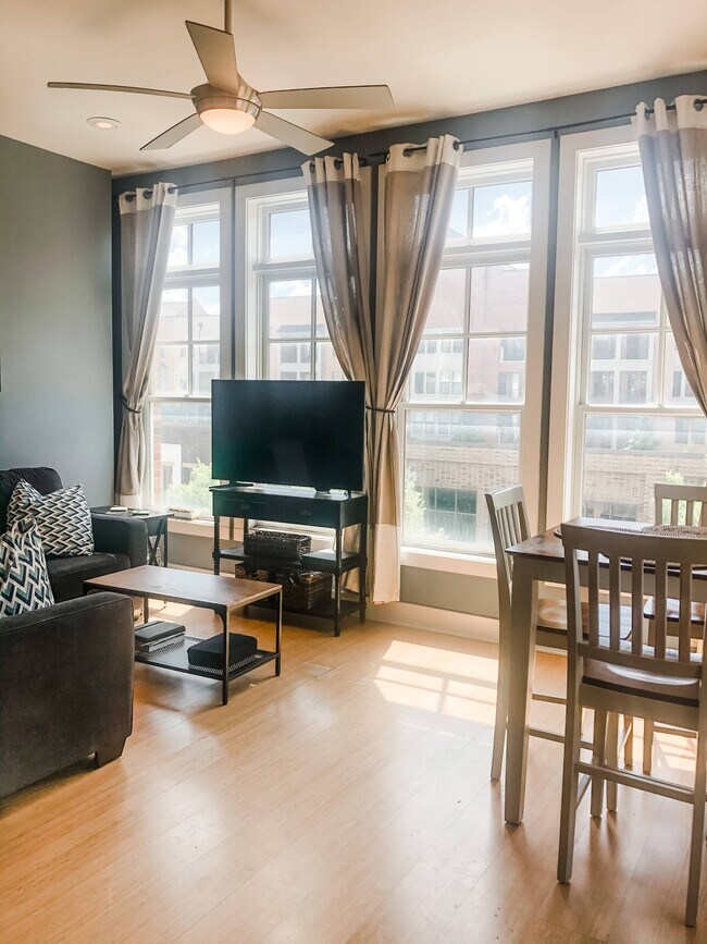 Great Room - 924 Garrett St Unit 301