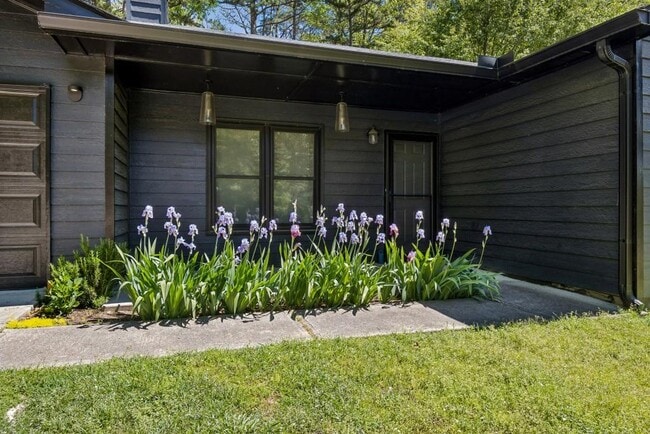 Photo - 1212 Torrey Pl SE