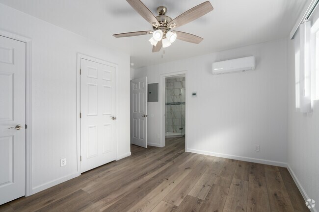 2BR, 2BA - 780SF - Primary Bedroom