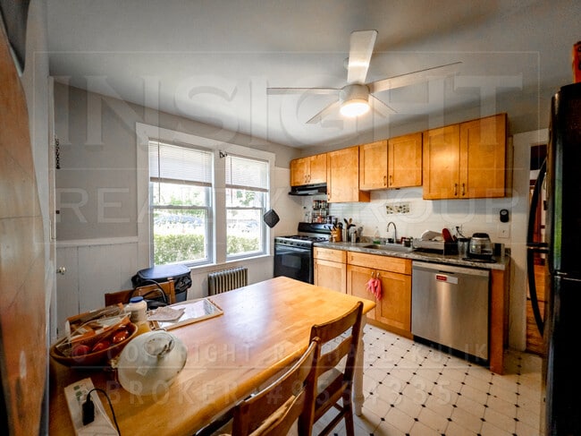 Building Photo - 26 Saint Rose St Rental