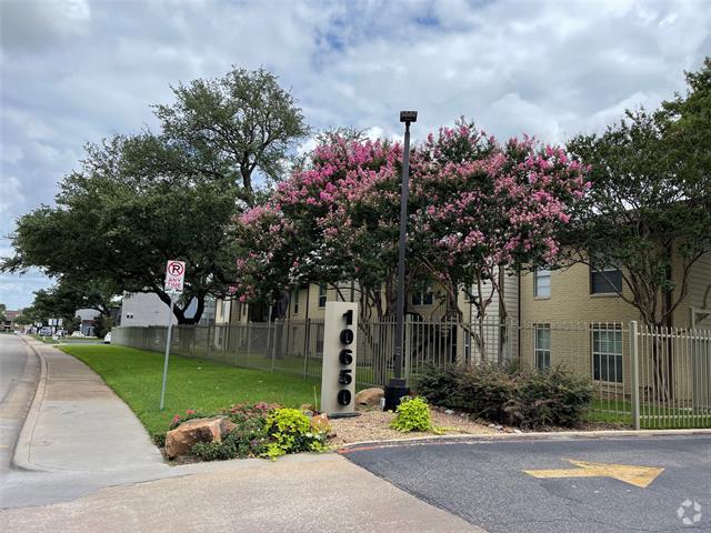 Building Photo - 10650 Steppington Dr Unit 146 Rental