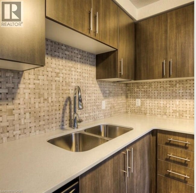 Photo - 58 Howe Dr Unité 3