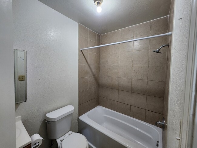 Photo - 6604 Simon Pl Unidad Apt A