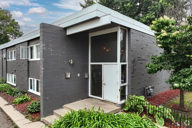 Covered Front Entrance to Apartment Complex