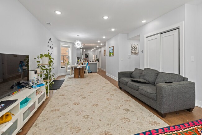 Photo - 2550 W Balmoral Ave Unidad 1