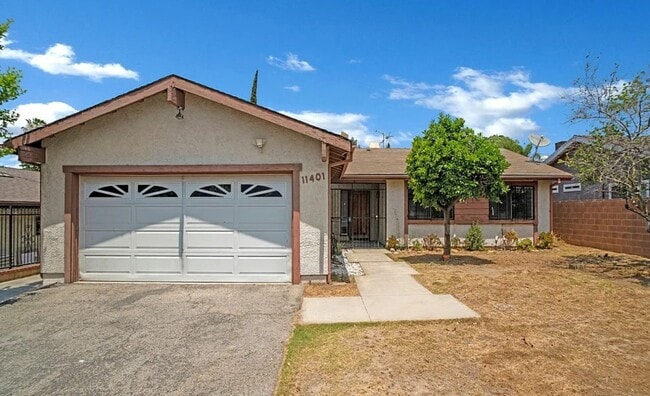 Building Photo - 11401 Sunburst St Rental