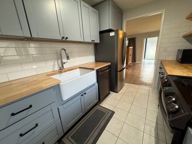 Photo - 3/2 with 2 car carport East Honolulu Unit 410/E