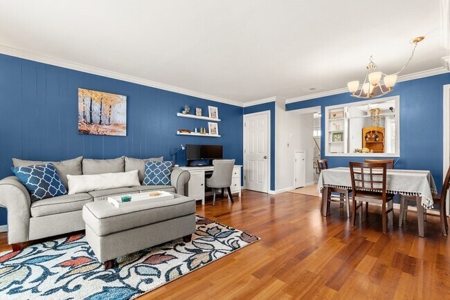 Photo - 1107 Windsor Dr N