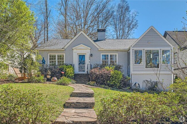 Building Photo - 1269 University Dr NE Rental