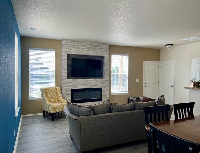 Photo - 12783 Leyden St