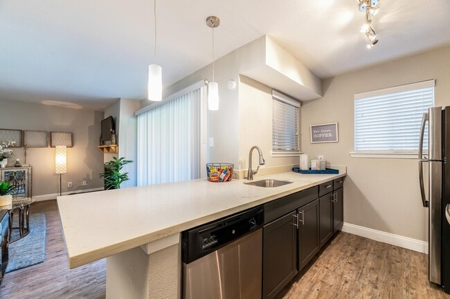 Photo - Flintridge Apartments