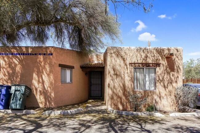 Coming Soon: Spacious 2BR/1BA-Central Loca... - Coming Soon: Spacious 2BR/1BA-Central Loca... House