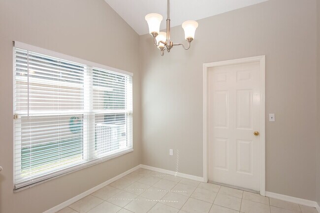 Photo - 2047 Sarah Louise Dr