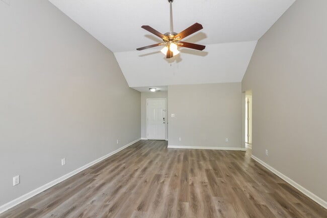 Photo - 990 Jessa Cove