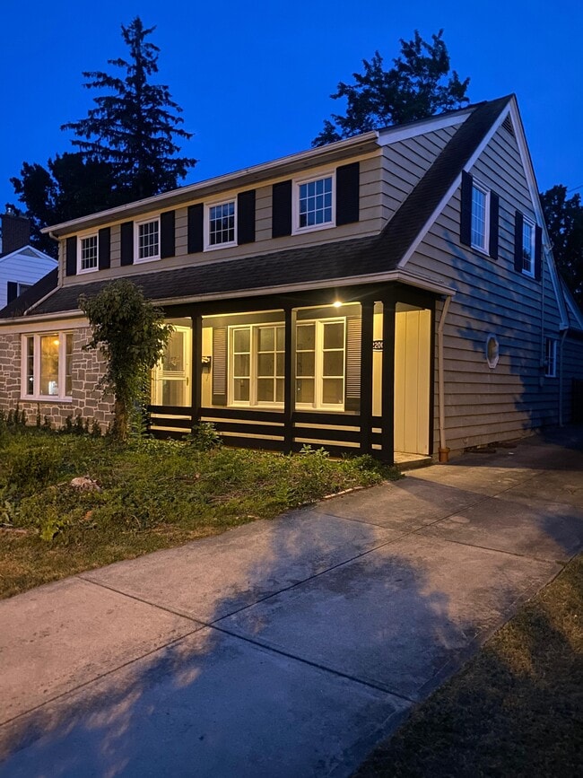 Building Photo - 22000 Fairmount Blvd Rental