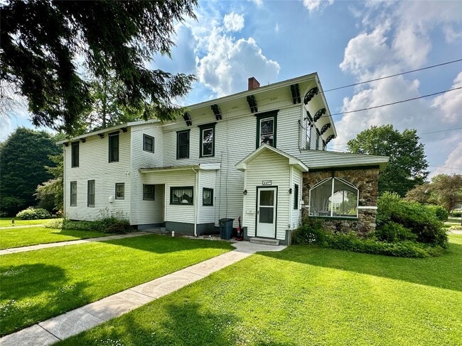 Building Photo - 336 Meadville St Rental