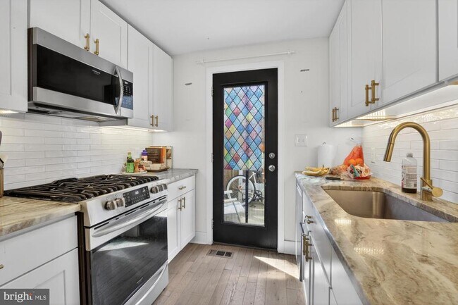 Photo - 1742 Dorrance St