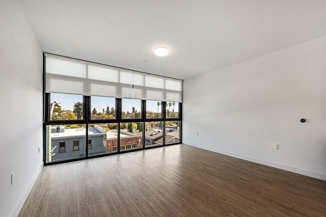 Building Photo - 4435 Piedmont Ave Unit 207