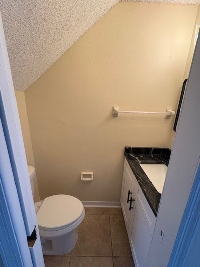 Photo - UCF AREA - Newly Remodeled 2/2.5 Townhouse in Cambridge Circle