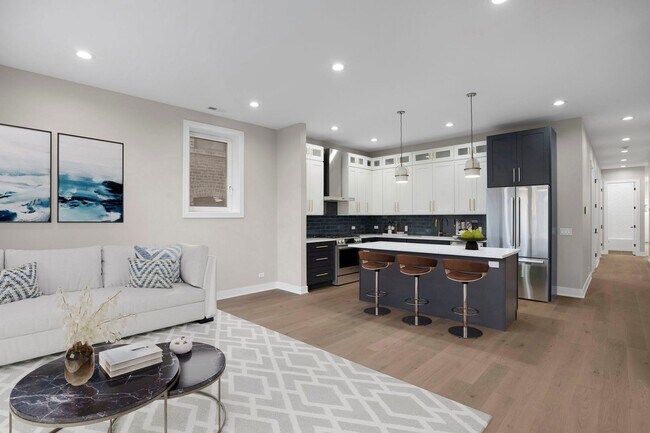 Photo - 1627 W Warren Blvd Unit 2