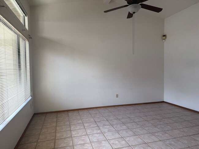 Photo - 832 Morissette Way