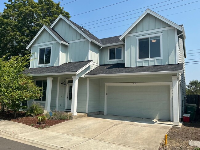 Building Photo - 4128 SW Amelia Terrace