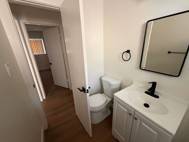 Photo - 7605 N Hollywood Way Unidad A