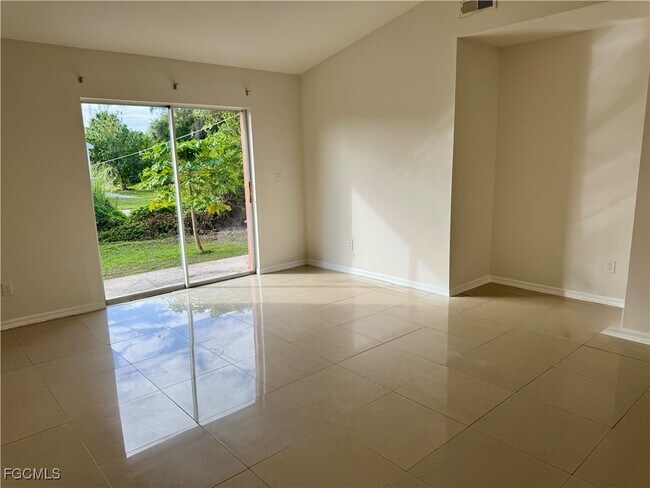 Photo - 10743 Robinson St