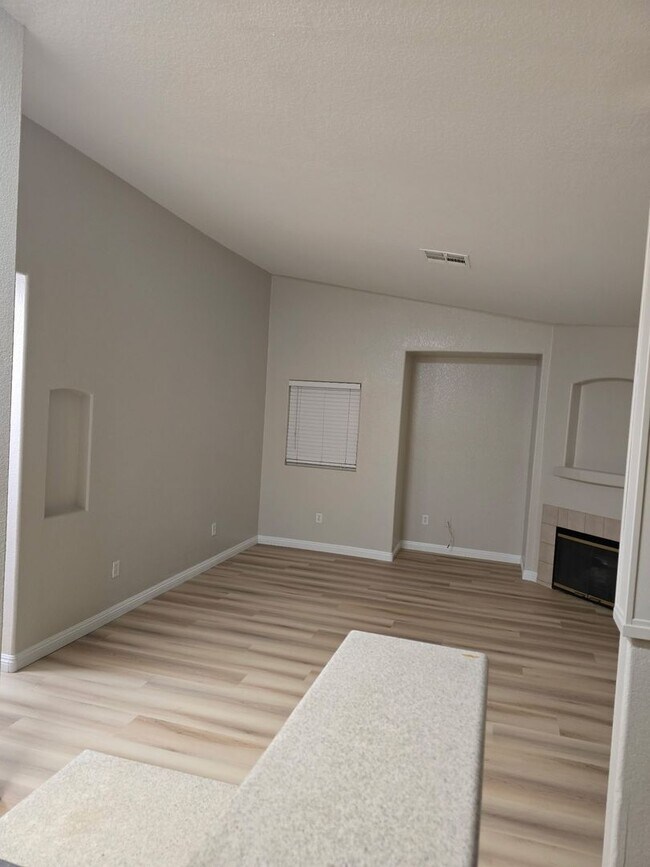 Photo - 4730 E Craig Rd Unidad 2142