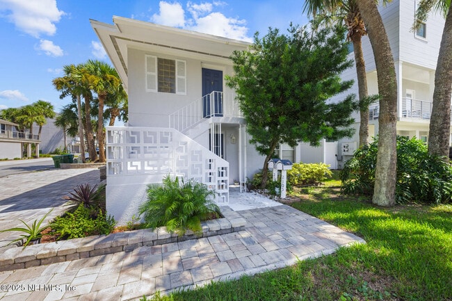 Photo - 2103 1st St S