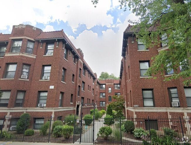 Building Photo - 2645 N Spaulding Ave Unit 1E Rental