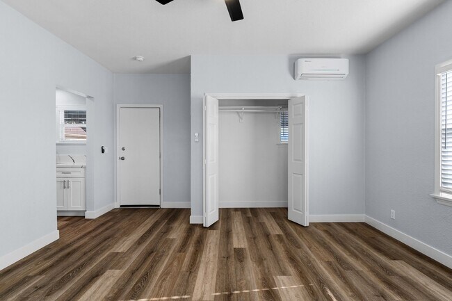 Photo - 1711 E Appleton St Apartment Unit 11