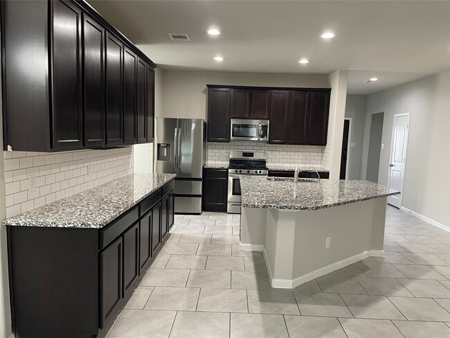 Building Photo - 7206 Highland Chase Dr