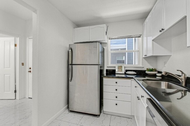 Building Photo - 128 N El Camino Real Rental