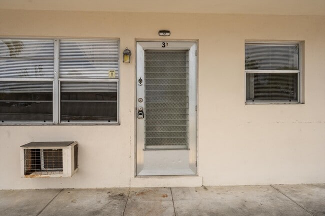 Photo - 201 S J St Unit 3