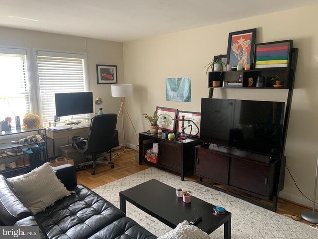 Photo - 732 N Oakland St