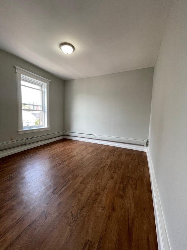 184 Garfield Ave 8 - 180 Garfield Ave Unit 4