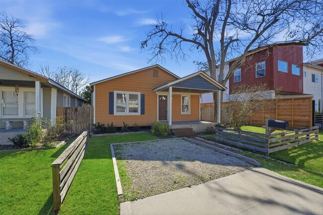 Photo - 1110 E 27th St