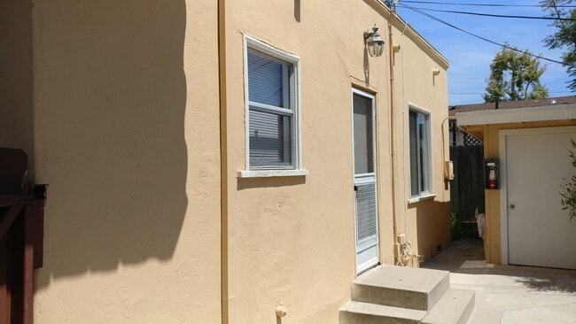 7109 Amherst Street Unit Front