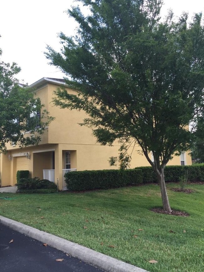 Photo - OVIEDO/UCF RENTAL-Fresh paint! Inviting 2 story 3 bd 2.5 bath townhouse located in Hawthorne Glen...