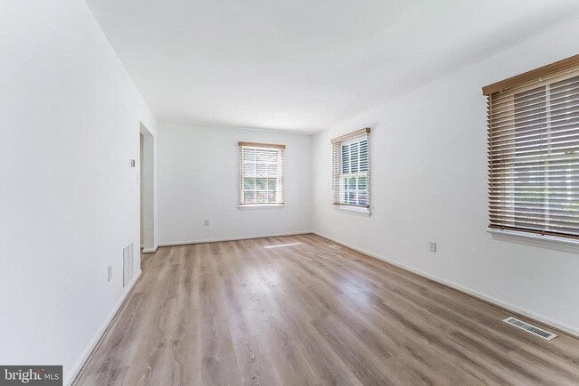 Photo - 818 Sycamore Ct